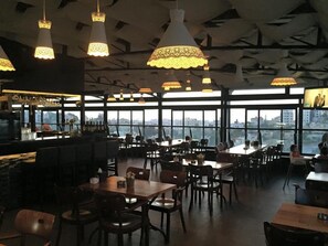 Desayuno buffet incluido todos los días 