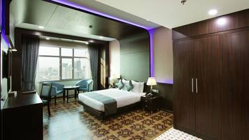 Presidential Suite, City View | Minibar, in-room safe, desk, soundproofing