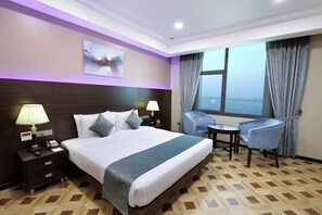 Minibar, in-room safe, desk, soundproofing - Park Regis Lotus Hotel (Manama)