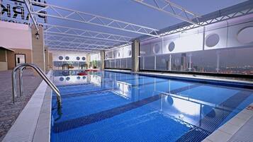 Outdoor pool, pool loungers