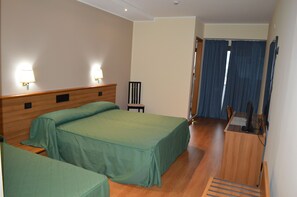 Desk, soundproofing, iron/ironing board, free WiFi