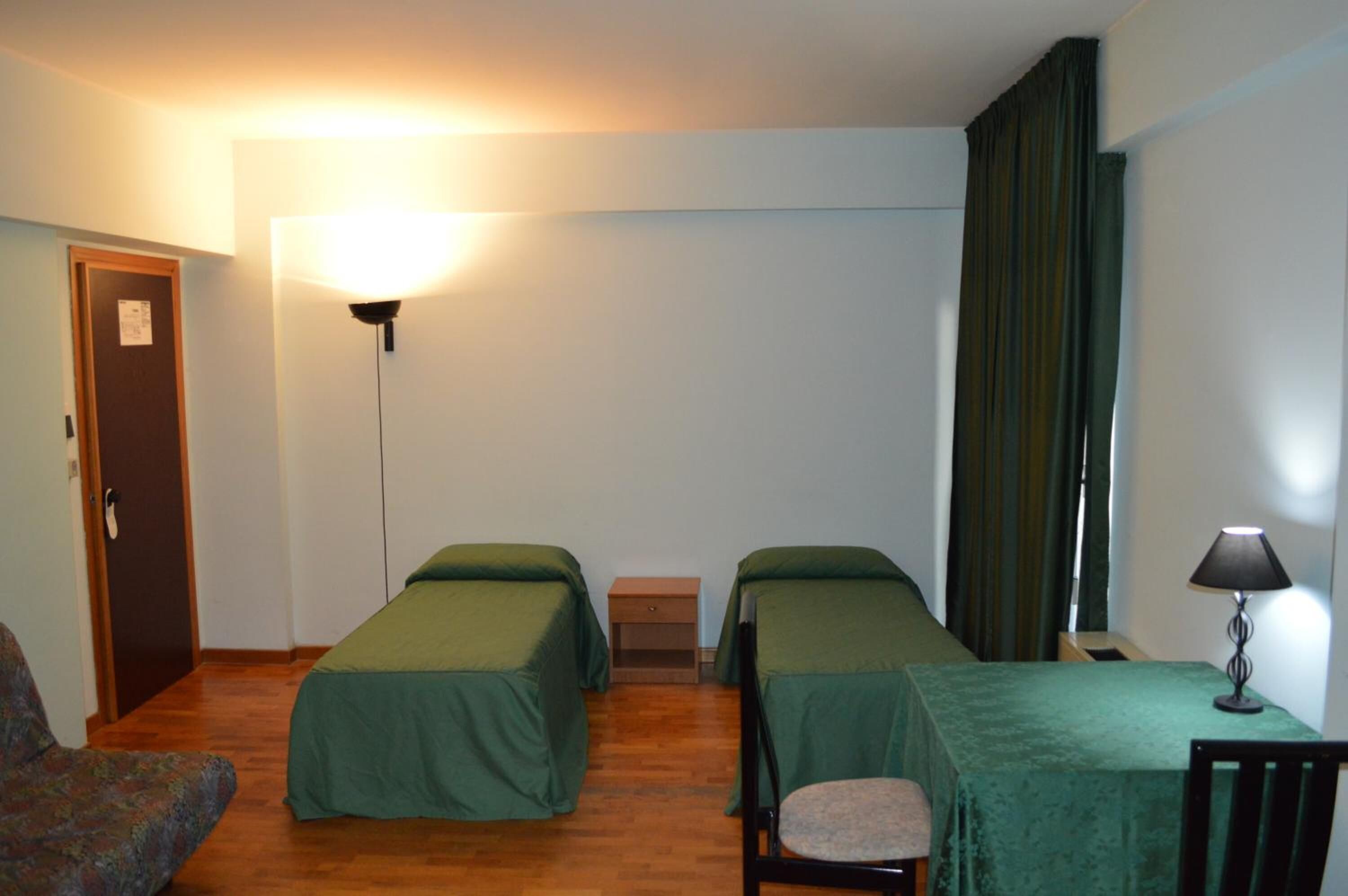 minibar, desk, soundproofing, iron/ironing board