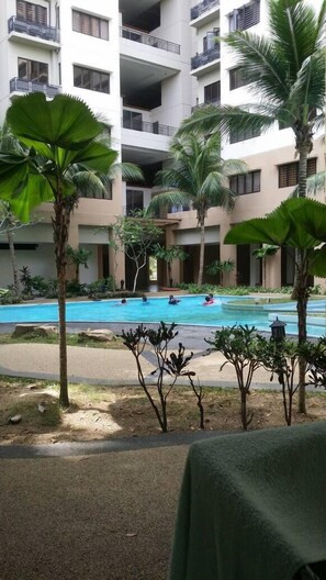 Kolam renang outdoor