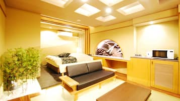King Room, Smoking | Living area