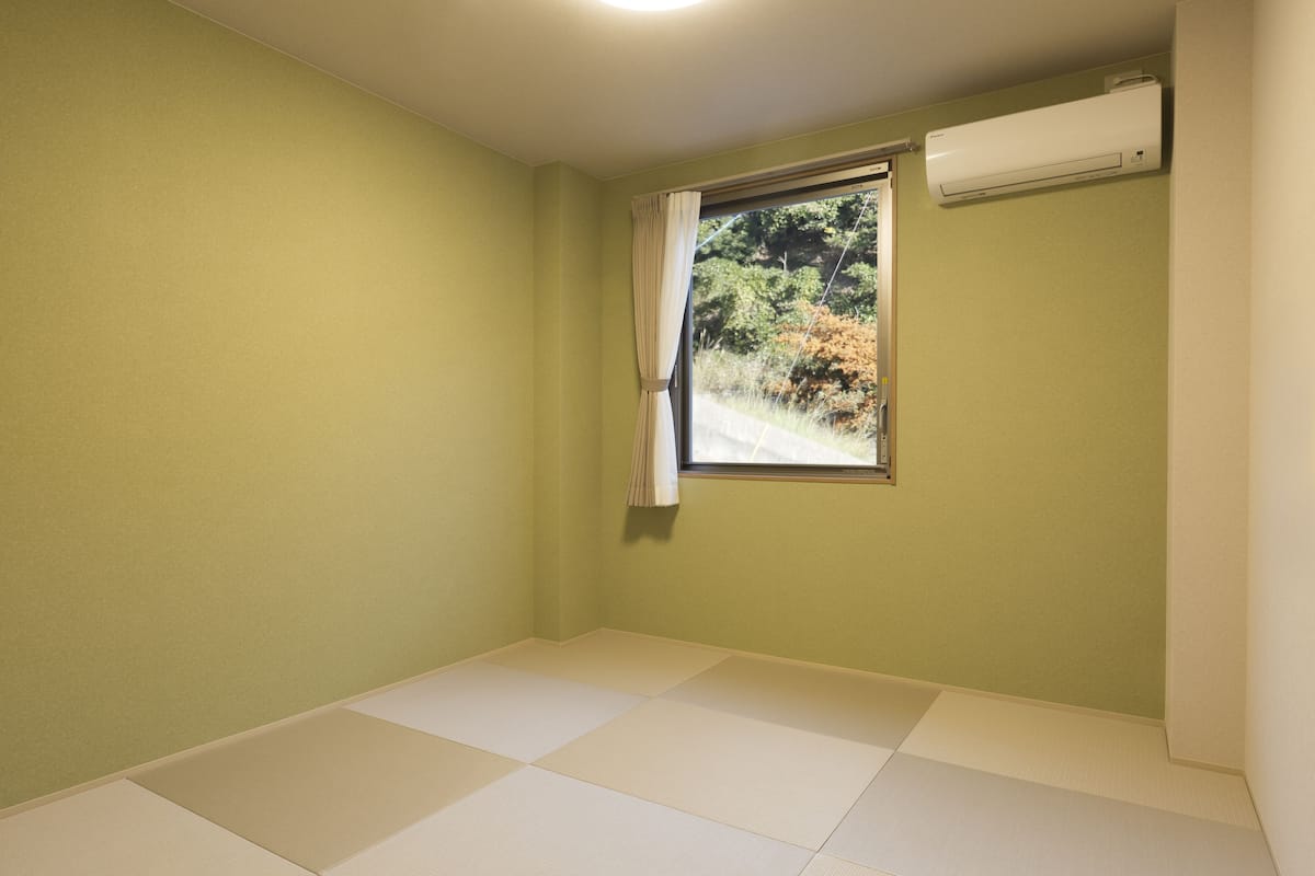 traditional room | down duvets, free wifi