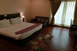 Minibar, meja kerja, gratis tempat tidur lipat/ekstra, dan Wi-Fi gratis