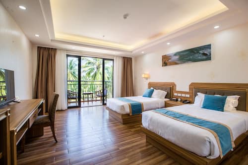 Classic Twin | Minibar, in-room safe, individually decorated, individually furnished