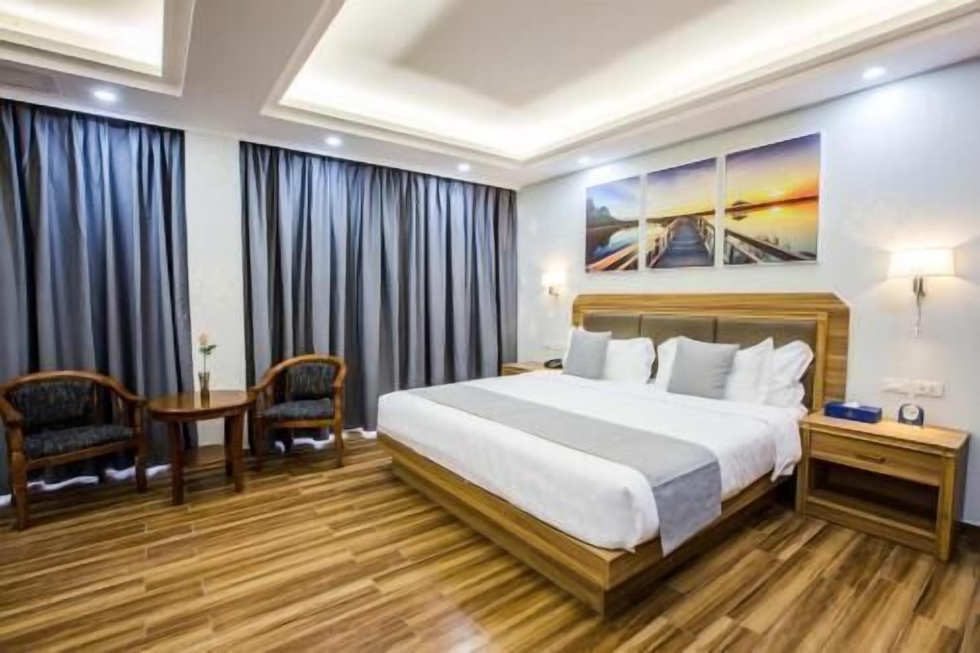 Minibar, in-room safe, individually decorated, individually furnished