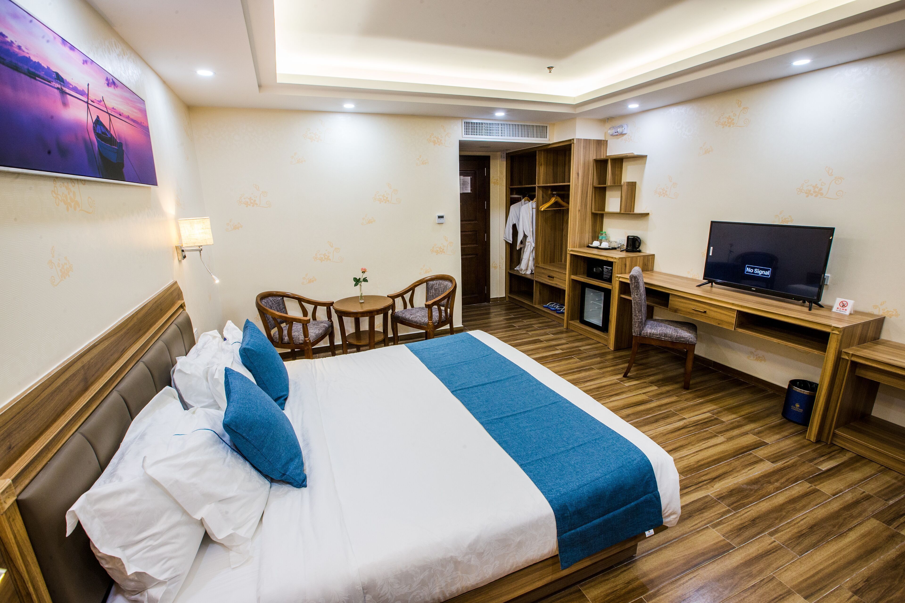 Minibar, in-room safe, individually decorated, individually furnished