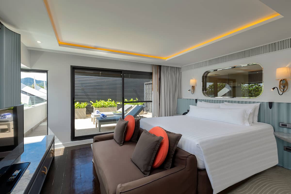 Hideaway Suite | 1 bedroom, in-room safe, blackout drapes, iron/ironing board