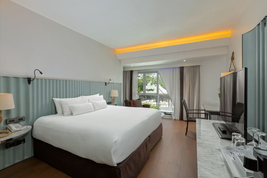 Deluxe Room | In-room safe, blackout drapes, iron/ironing board