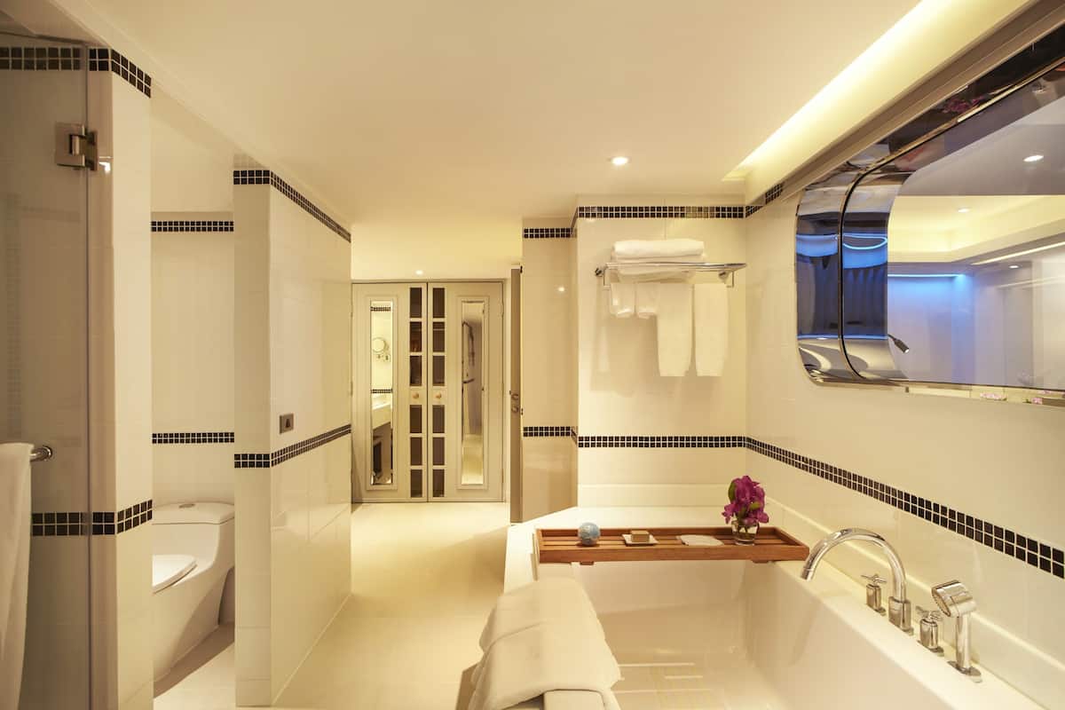 junior suite | bathroom | shower, eco-friendly toiletries, bathrobes, slippers