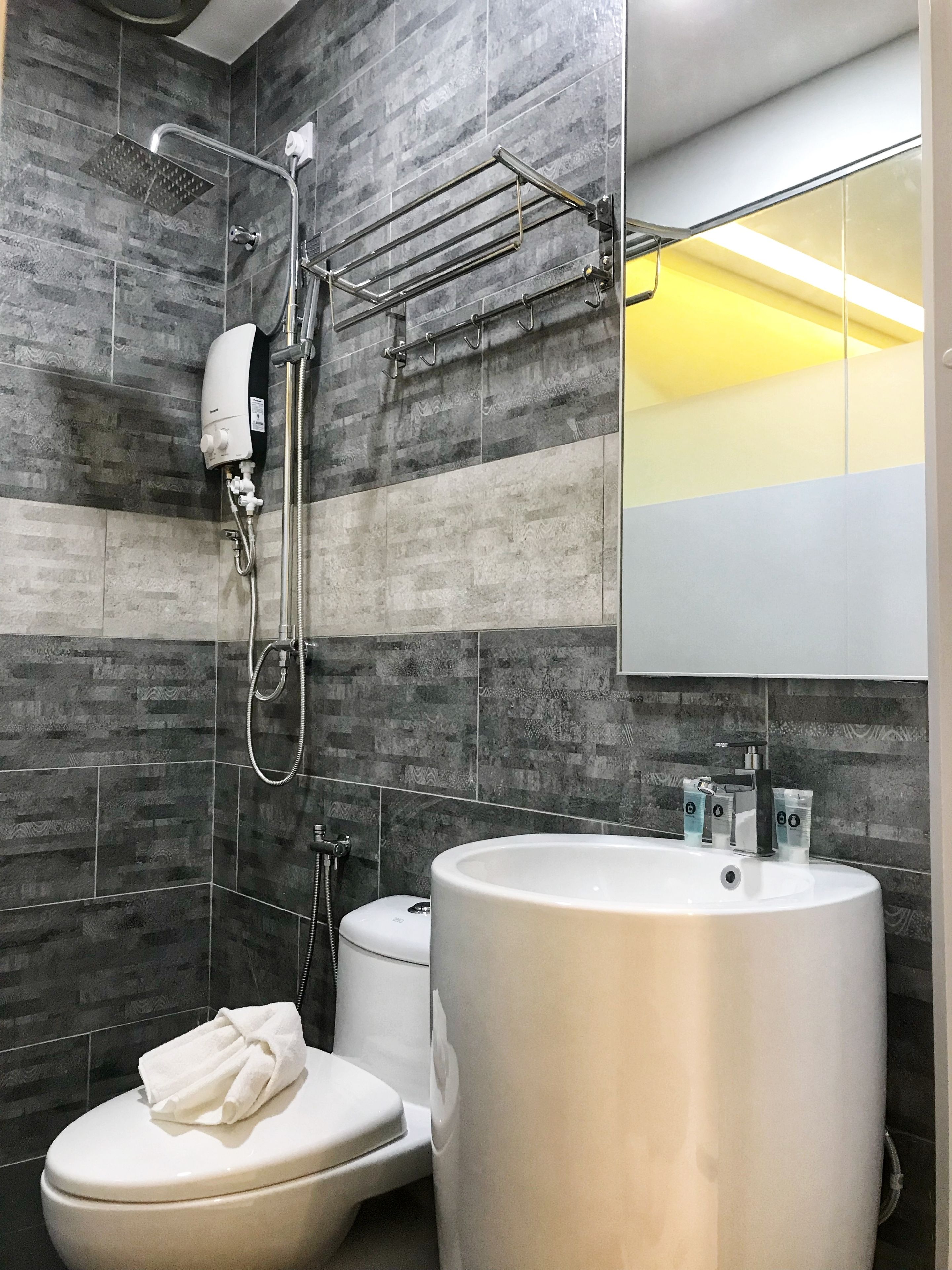 shower, free toiletries, hair dryer, towels