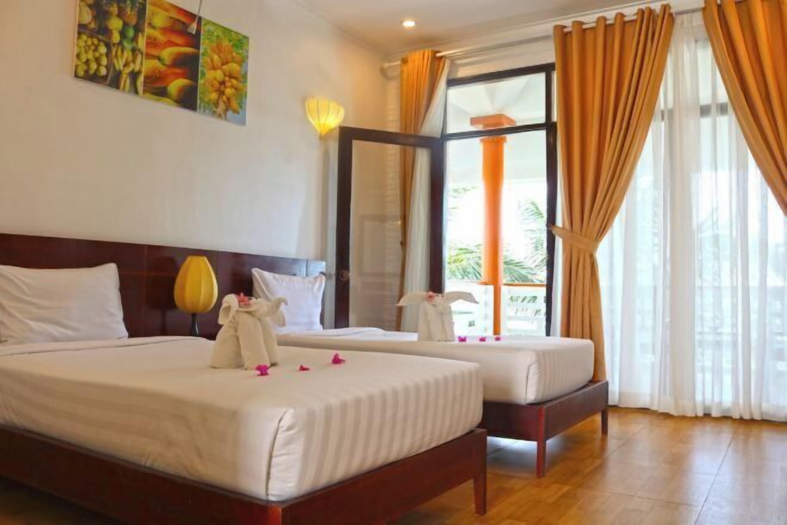 Premium bedding, minibar, in-room safe, desk