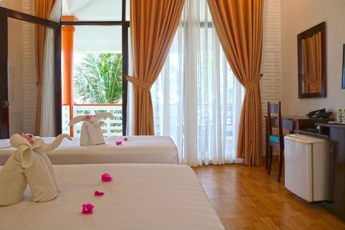 Bungalow, sát bãi biển (Sunny) | Bộ đồ giường cao cấp, minibar, két bảo mật tại phòng, bàn