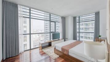 Apartment, 3 Bedrooms | Desk, free WiFi, bed sheets