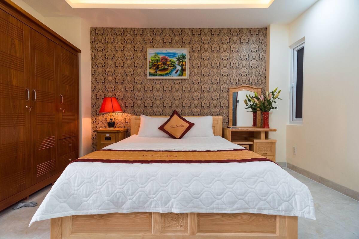 Premium bedding, in-room safe, desk, soundproofing