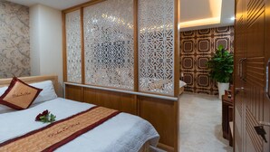Premium bedding, in-room safe, desk, soundproofing - Doha 1 Hotel Saigon Airport (Ho Chi Minh City)