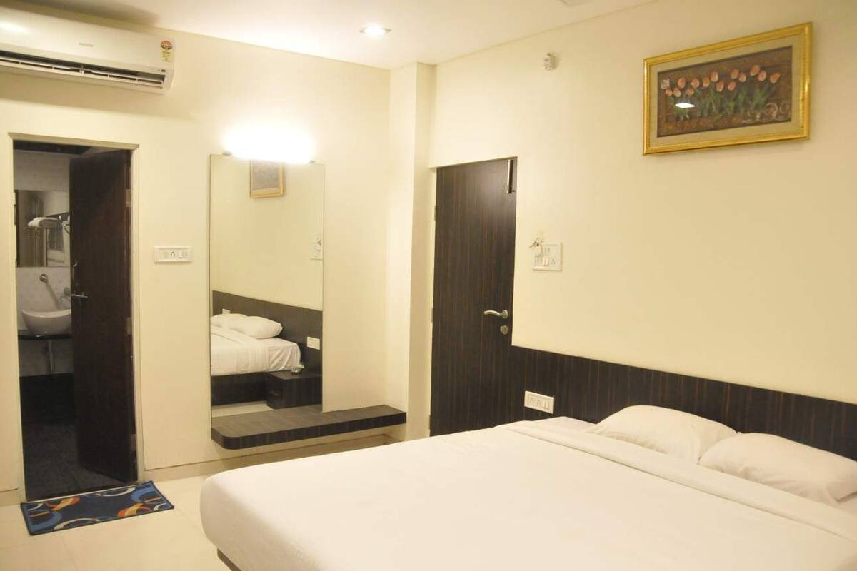 Desk, free rollaway beds, free WiFi
