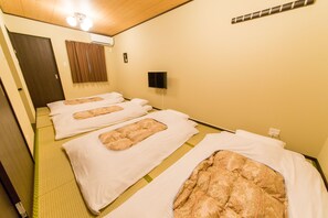 Desk, free WiFi, bed sheets - Japaning Senkyu (Kyoto)