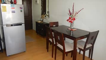 Apartamento, 1 habitación (Unit 4/416) | Servicio de comidas en la habitación