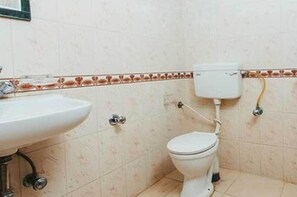 Shower, free toiletries, towels