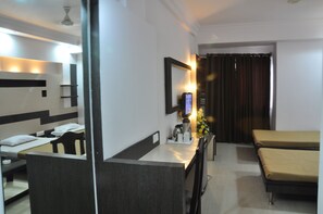 Phòng đôi Executive | Két bảo mật tại phòng, trang trí khác biệt