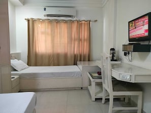 Basic Studio | In-room safe, individually decorated, individually furnished, desk - Hotel Lake Princess (Bhopal)