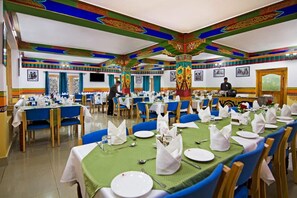 Se sirven desayunos, comidas y cenas 