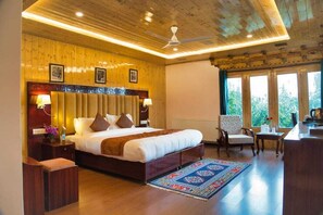 Desk, blackout curtains, soundproofing, rollaway beds - Hotel Royal Ladakh (Leh)