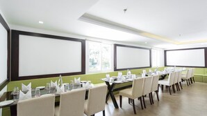 Meeting facility - Summit Hampton Hotel (Peerumade)