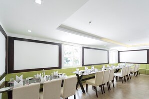 Meeting facility - Summit Hampton Hotel (Peerumade)