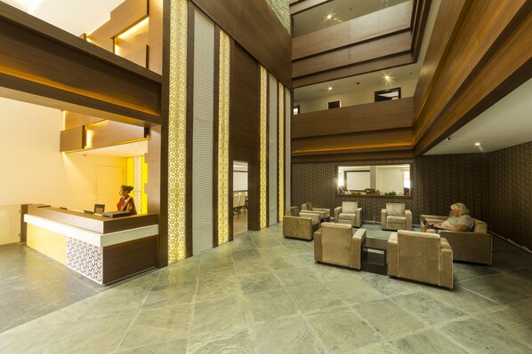 Lobby lounge - Summit Hampton Hotel (Peerumade)