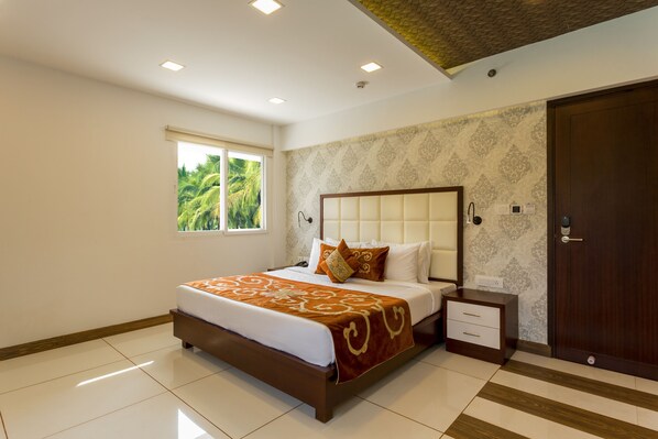 Premium Room, 1 Double Bed, Accessible | Premium bedding, in-room safe, desk, soundproofing