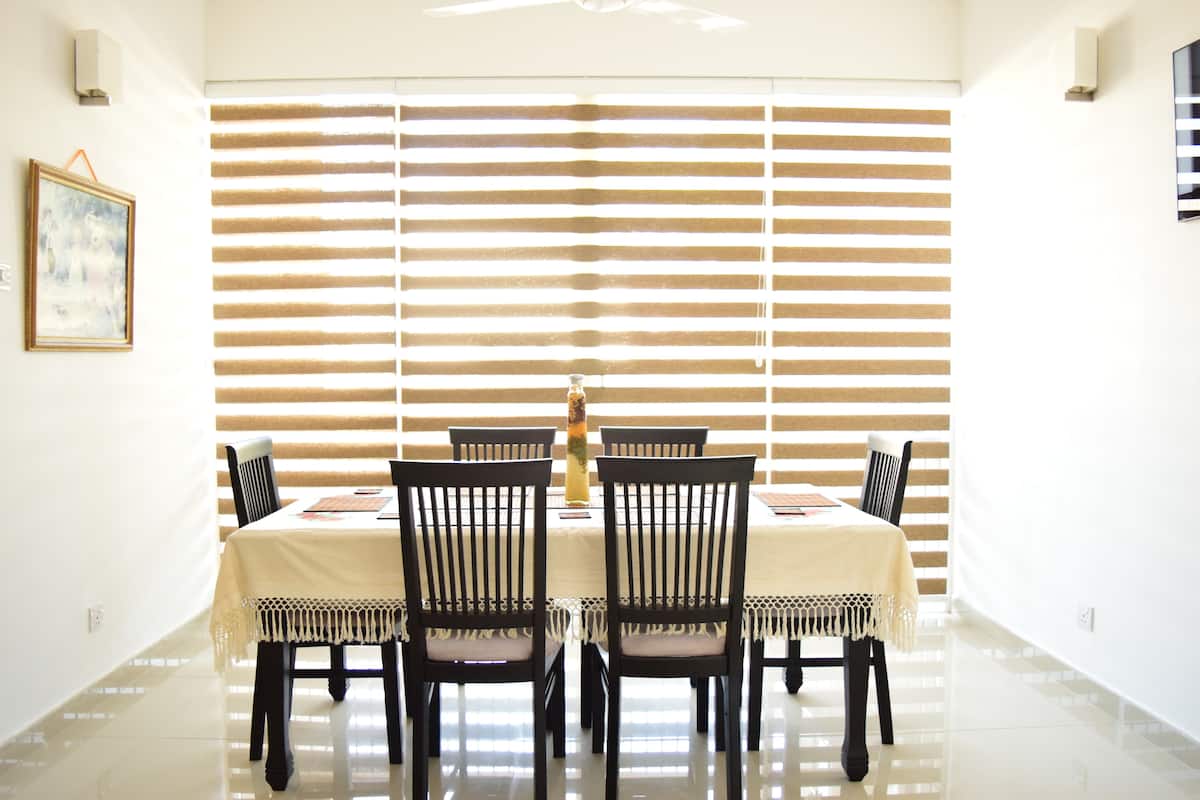 Comfort Apartment, 3 Bedrooms, Garden View | In-room dining