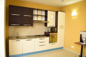 Apartament Comfort, 3 dormitoris, vistes al jardí | Cuina bàsica privada | Bullidora elèctrica 