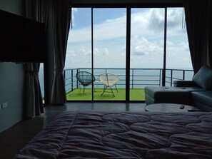 Családi villa, 3 hálószobával, privát medence, kilátással a tengerre | 3 hálószoba, pehelypaplan, minibár és széf a szobában