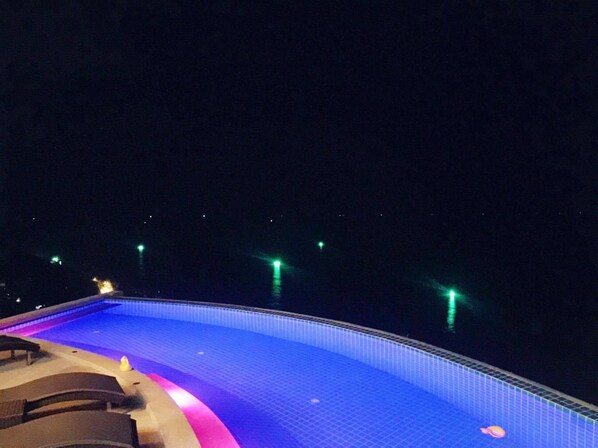 Außenpool, Infinity-Pool