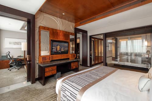 Premium bedding, minibar, in-room safe, desk