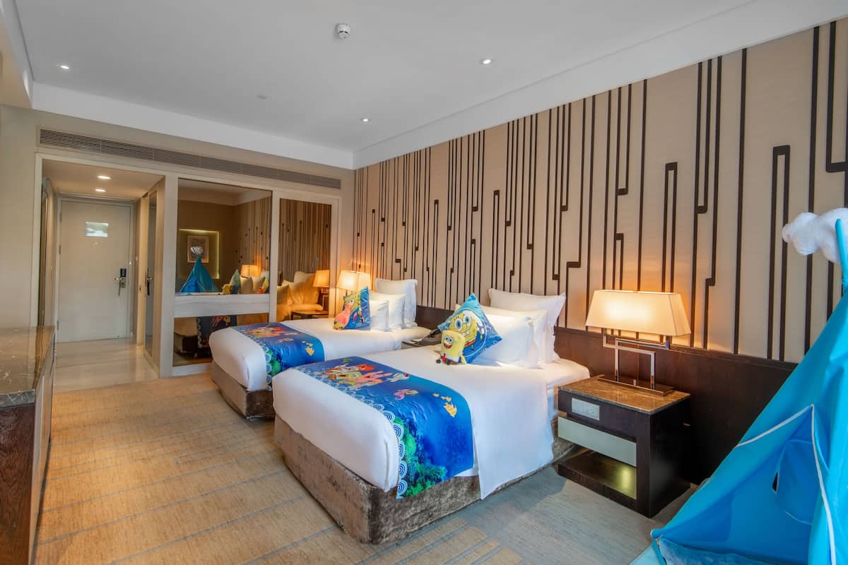 Superior Twin Room, Mountain View | Premium bedding, minibar, in-room safe, desk