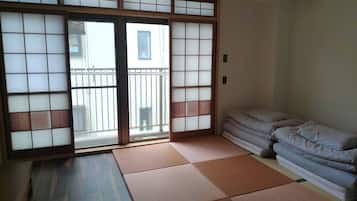Traditional Triple Room | 1 bedroom, free WiFi, bed sheets