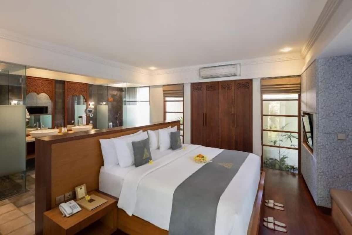 1 bedroom, premium bedding, minibar, in-room safe