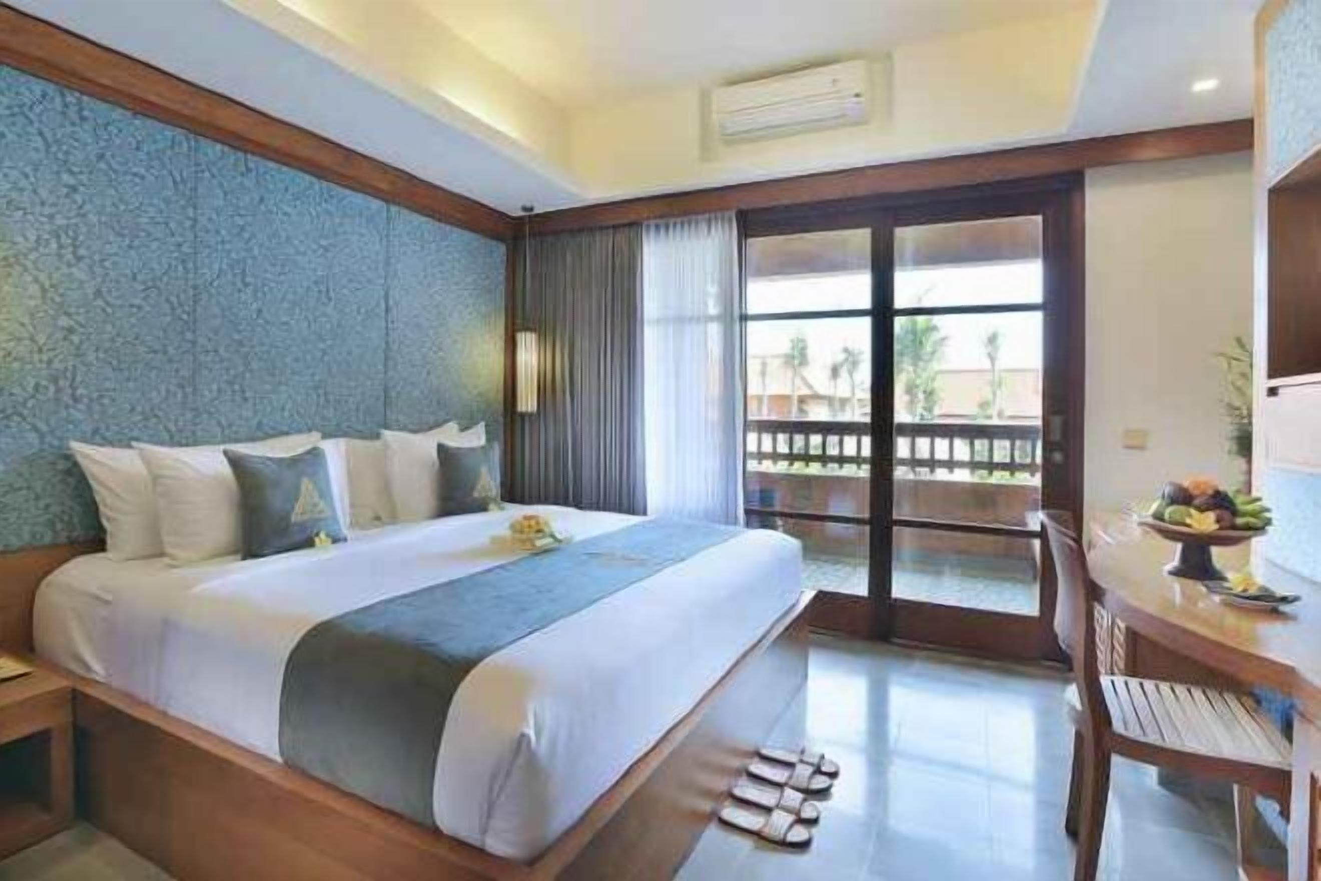 高級寝具、ミニバー、セーフティボックス (室内)、デスク