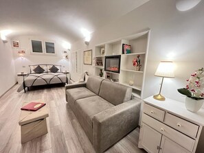 Family Quadruple Room | Premium bedding, down comforters, minibar, desk - Il Tempio di Morfeo (Rome)