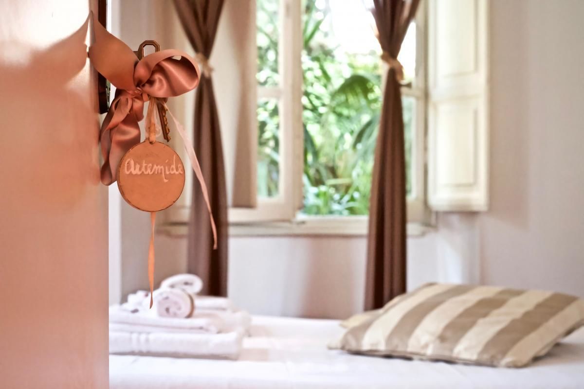 Dobbelt- eller tomannsrom – classic, rom vegg-i-vegg | Sengetøy av topp kvalitet, dundyner, minibar og skrivebord