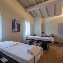 Couples treatment room(s), sauna, hot tub, steam room