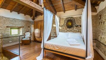 Suite | Biancheria da letto di alta qualità, minibar, una scrivania