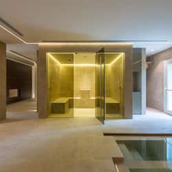 Couples treatment room(s), sauna, hot tub, steam room