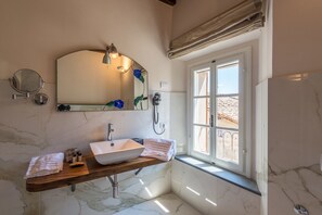 Bathroom sink - Borgo Cadonega Relais & SPA (Viano)