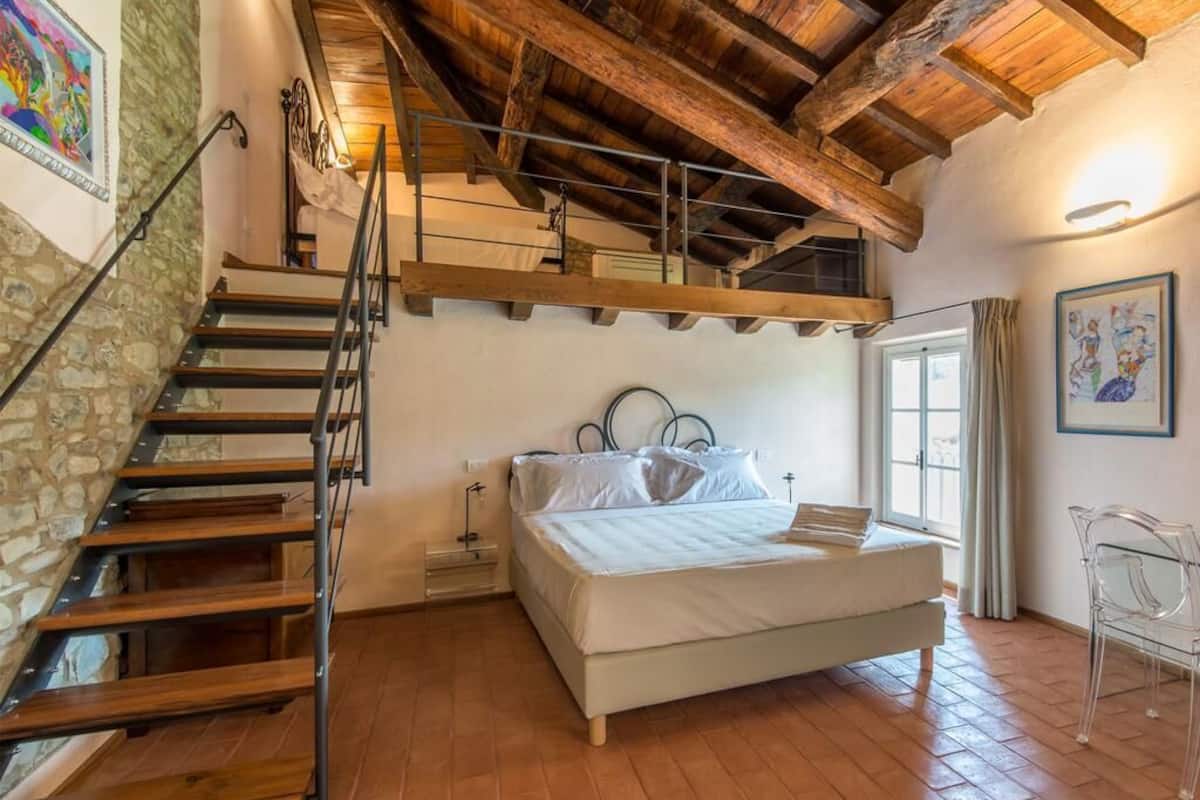 Chambre Junior | Literie de qualité, minibar, bureau, lit de bébé (gratuit)